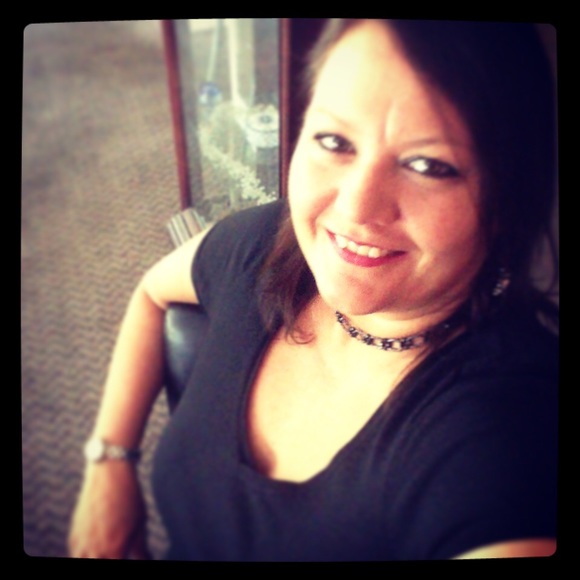 Meet your Posher, San Dee - Picture 1 of 1